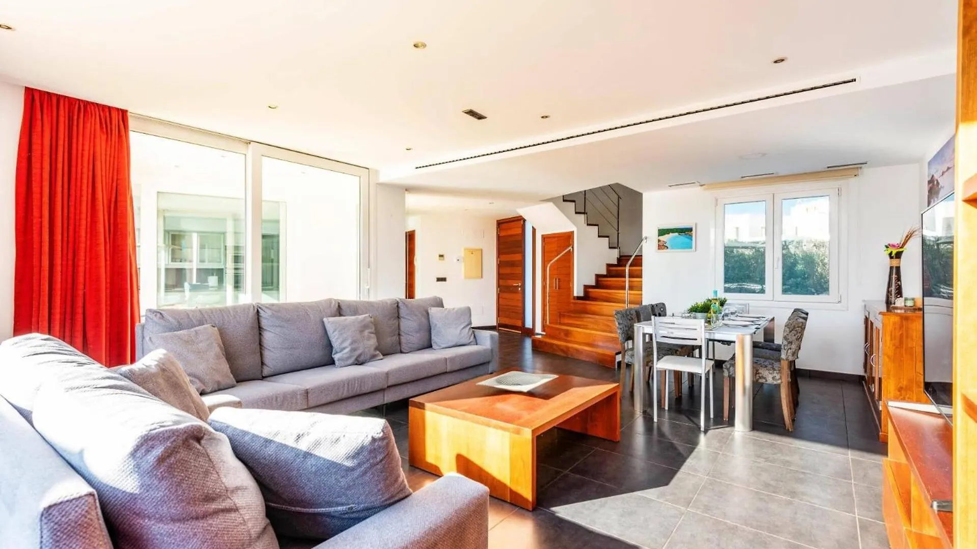 Villa Julianne By Villa Plus Кала-эн-Бланес